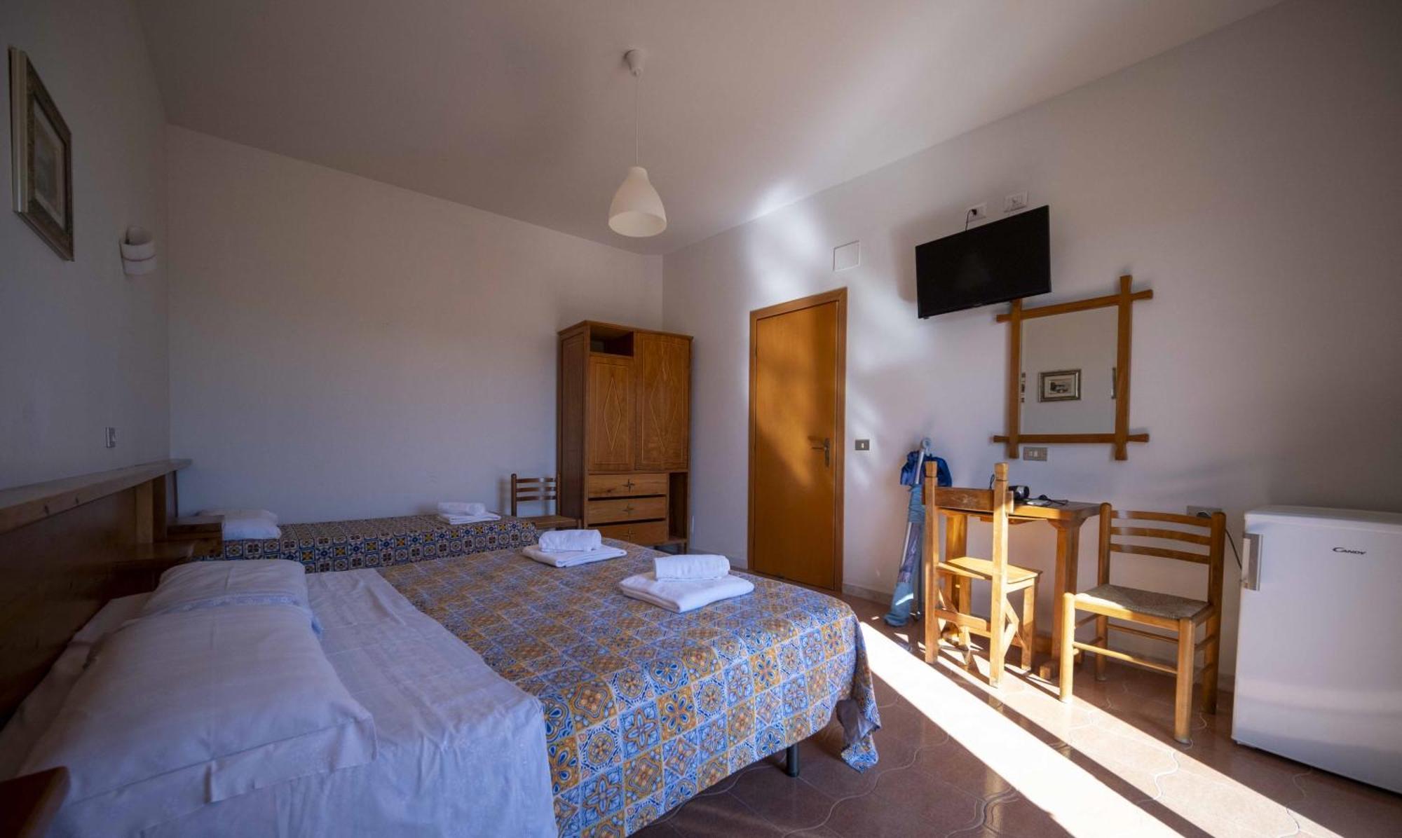 Hotel-Pensione 4 Stagioni Falcone Exterior foto